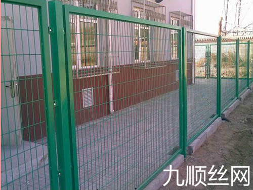 小區(qū)護欄網(wǎng)3.jpg